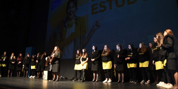 Investir nos jovens através da educação