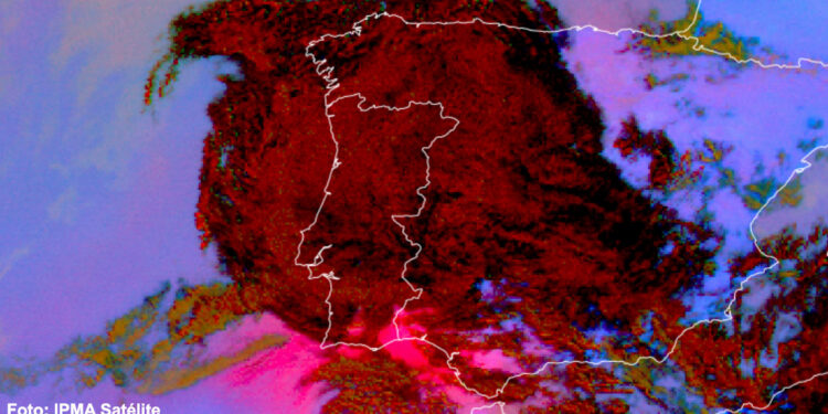 Poeira laranja do Saara atinge Portugal