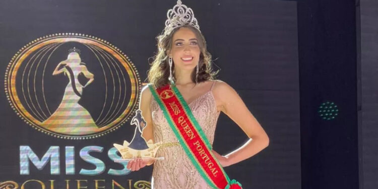 Miss Braga no pódio do concurso Miss Queen Portugal
