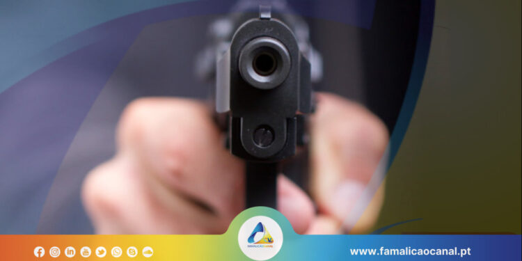 Homem baleado em Delães