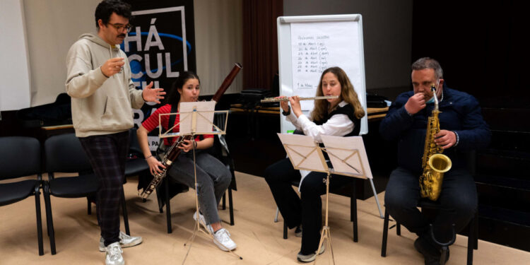 Música sobe ao palco em Avidos