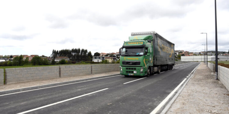 Novo acesso à zona industrial de Lousado