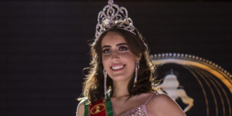 Miss Braga no pódio do concurso Miss Queen Portugal