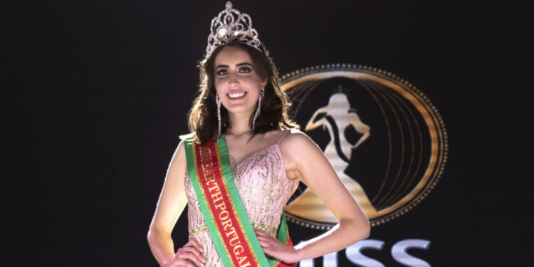 Miss Braga no pódio do concurso Miss Queen Portugal