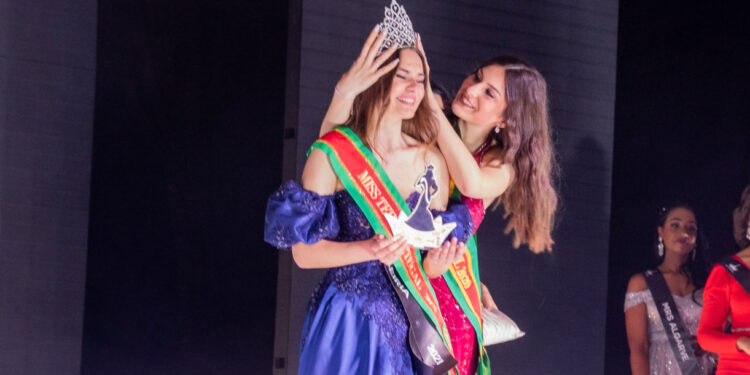 Miss Braga no pódio do concurso Miss Queen Portugal
