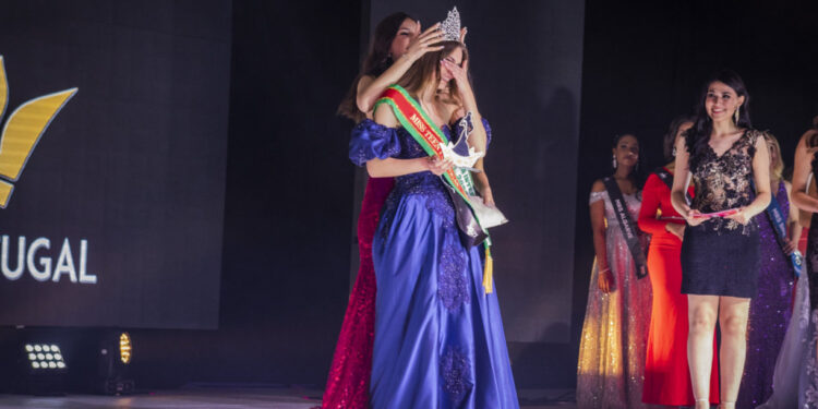 Miss Braga no pódio do concurso Miss Queen Portugal