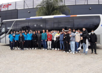 Piloto Armindo Araújo recebe alunos da Didáxis