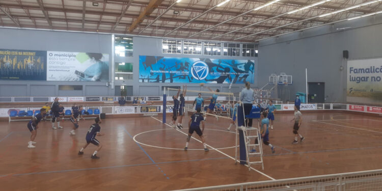 FAC: Dupla vitória dos seniores de voleibol