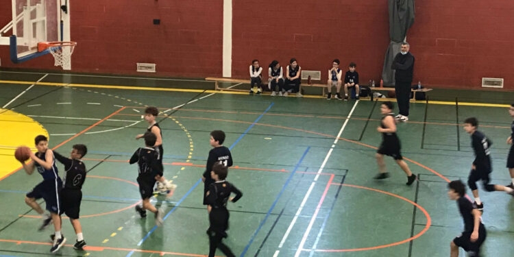 FAC: Sub-12 de Basquetebol em ação