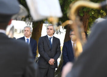 Centralismo criticado na sessão do 25 de Abril