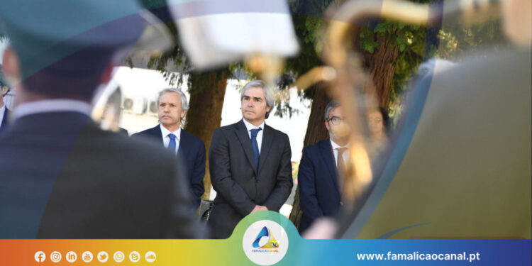 Centralismo criticado na sessão do 25 de Abril