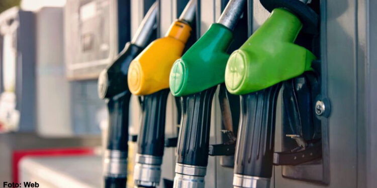 Descida ligeira no preço dos combustíveis