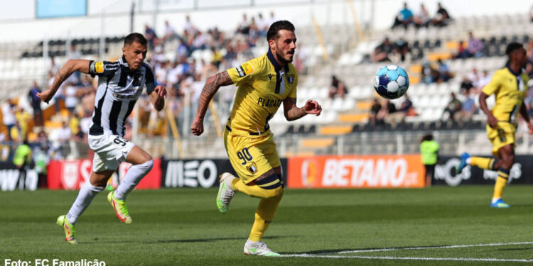 Famalicão perde com o Portimonense