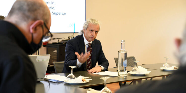 Refletir sobre o futuro de Famalicão