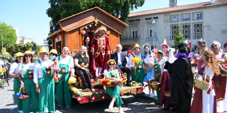 Milhares saíram à rua para a Batalha das Flores