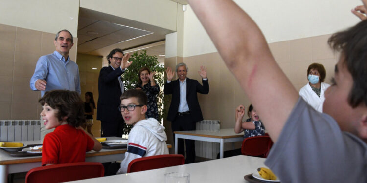 Refeições escolares asseguradas pelo Município