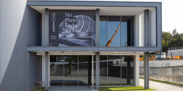 Arte cativa comunidade arrifanense