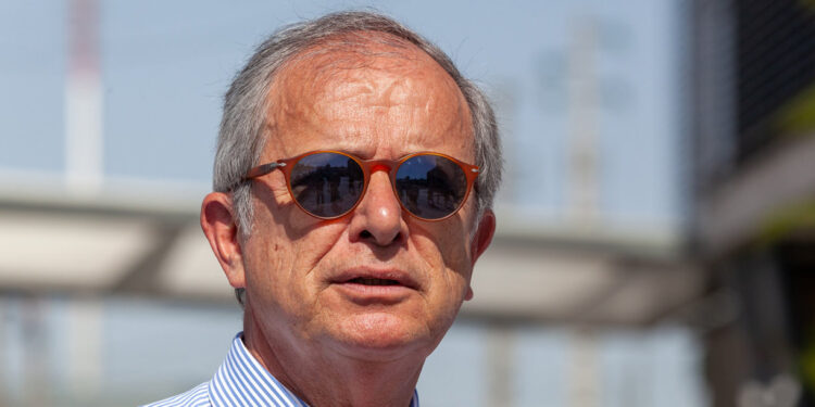 Arte cativa comunidade arrifanense