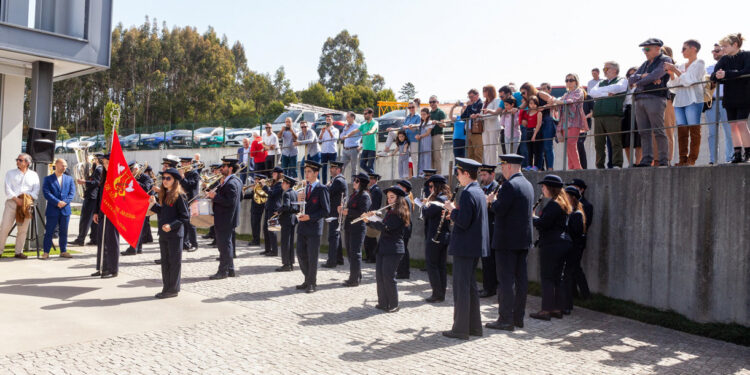 Arte cativa comunidade arrifanense