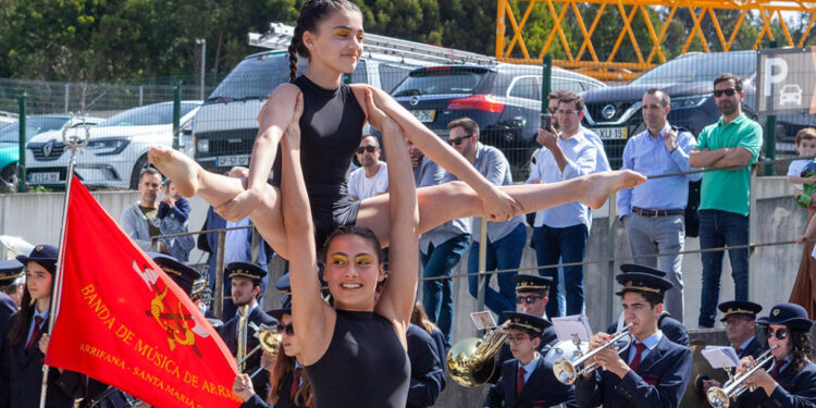 Arte cativa comunidade arrifanense