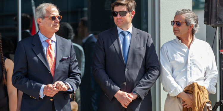 Arte cativa comunidade arrifanense