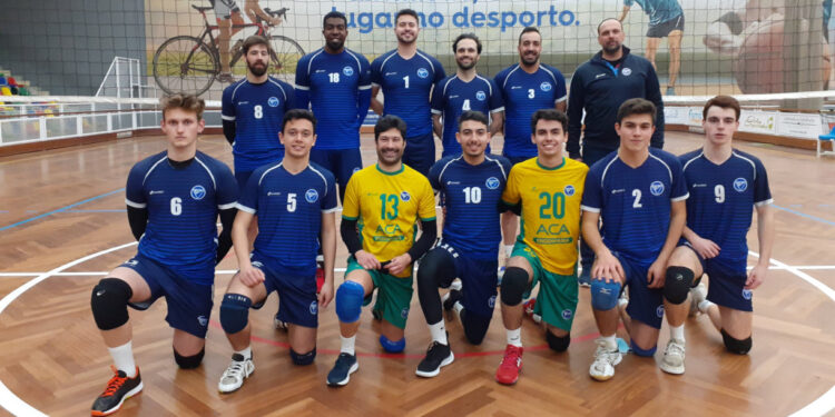 FAC: Equipa de Voleibol garantiu promoção
