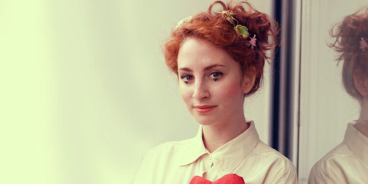 Concerto de Emmy Curl adiado