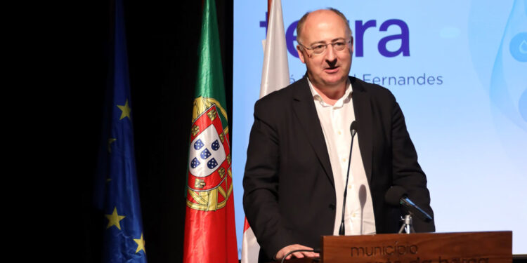 Eurodeputado José Manuel Fernandes apresenta livro