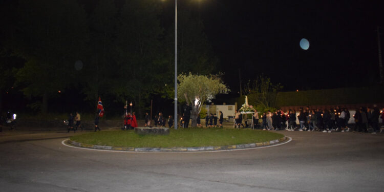 Ruivães: Procissão de velas no arranque do mês de Maria