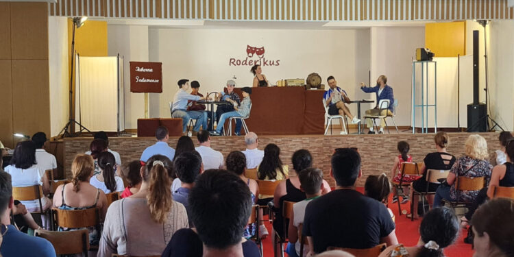 Espetáculo dos Roderikus com sala cheia