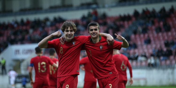 Famalicenses contribuem para troféu da seleção Sub-18