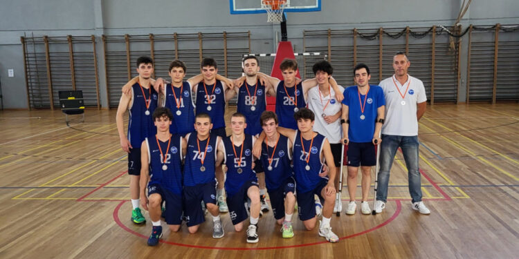 FAC: Sub-18 são Vice-Campeões Regionais de basquetebol
