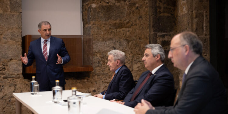 José Manuel Fernandes apresenta livro nos Açores