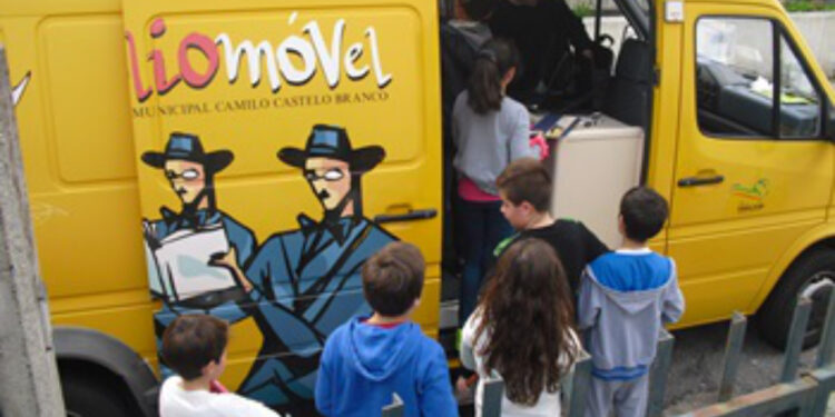 “Bibliomóvel” leva os livros até si