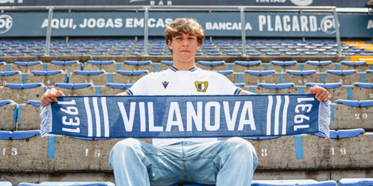 FC Famalicão: Gustavo Sá renova até 2025