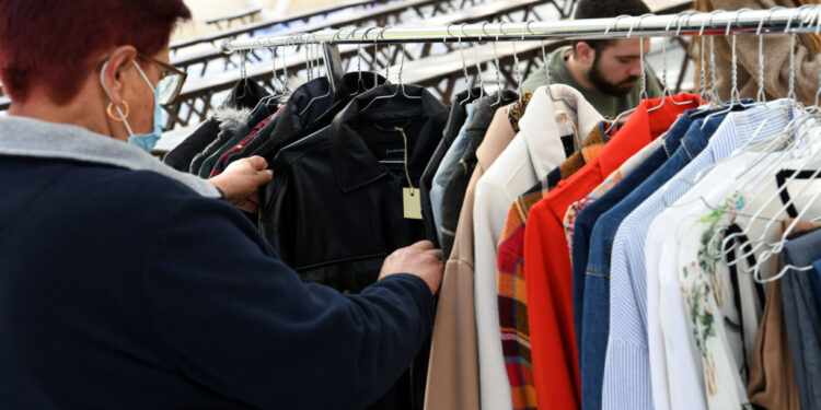 Feira de artigos em 2ª mão está de volta