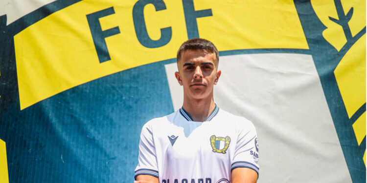 Hugo Oliveira prolonga ligação ao FC Famalicão