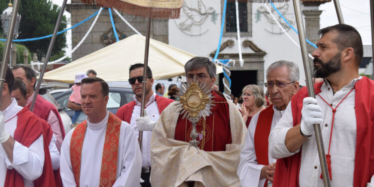 Fez-se festa em Mogege