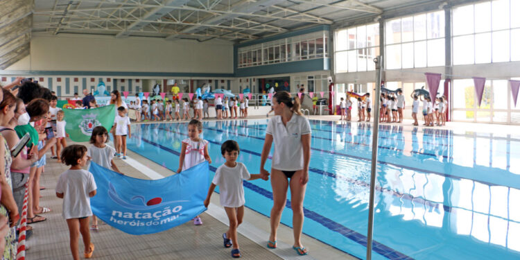 Vila Verde promove cursos de natação