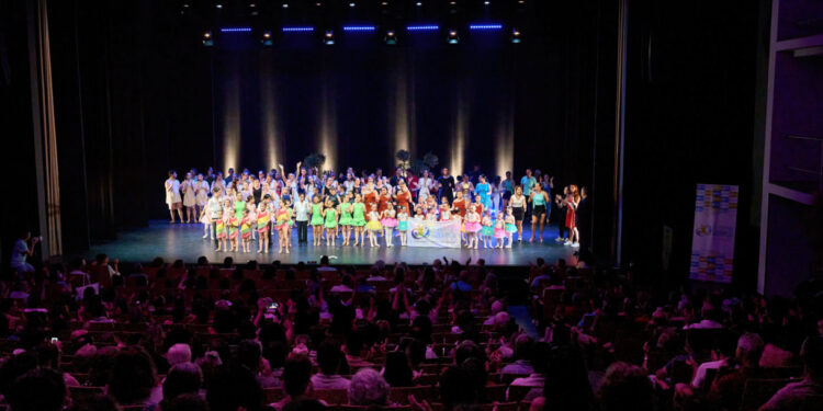 Espetáculo da Academia Gindança na Casa das Artes