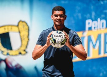 Luiz Júnior renova com FC Famalicão