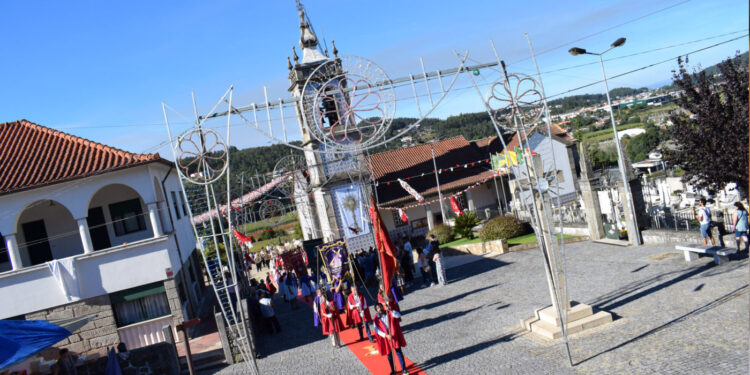 Festa do Senhor atraiu fiéis e jovens