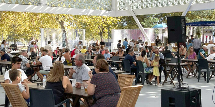 FAMALICÃO: Não resistiram ao aroma que saía da Praça