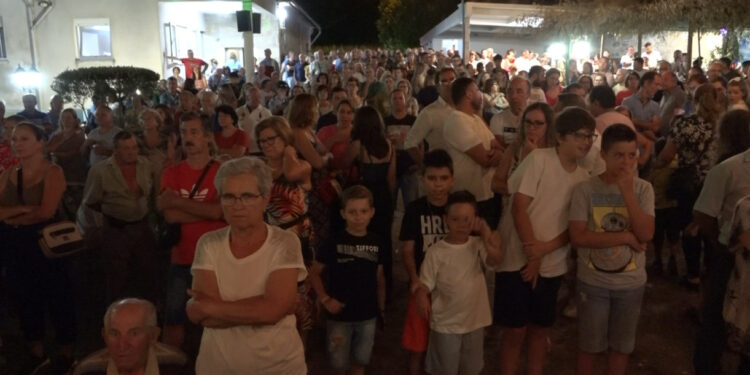 Noites quentes em dias de festa na Carreira