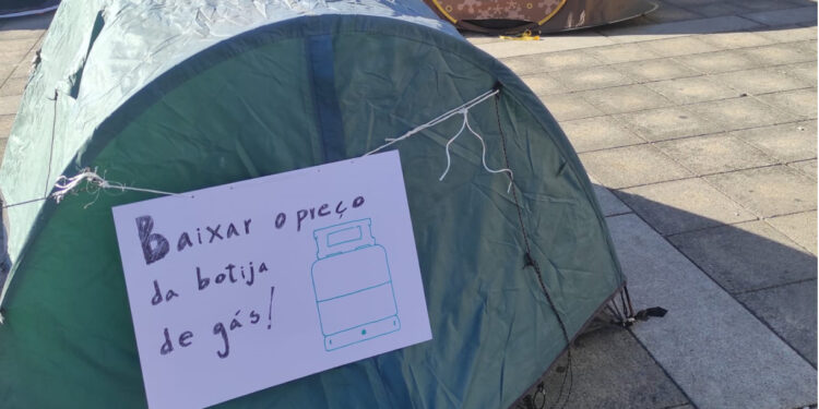 Bracarenses acampam em protesto