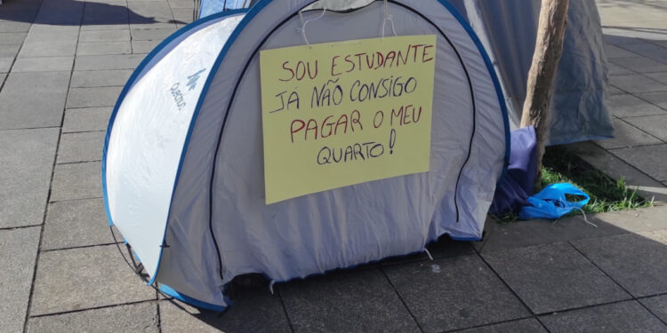Bracarenses acampam em protesto
