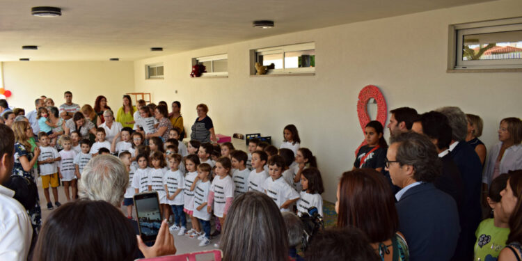 Jardim Infantil de Bairro com instalações renovadas