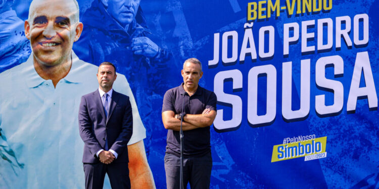 João Pedro Sousa regressa ao FC Famalicão
