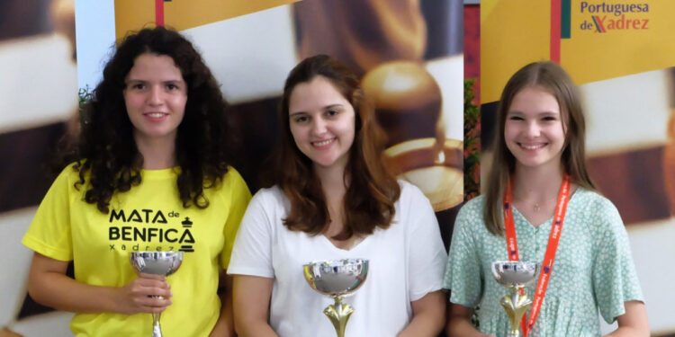 Mariana Silva (CX A2D) nos pódios do Xadrez