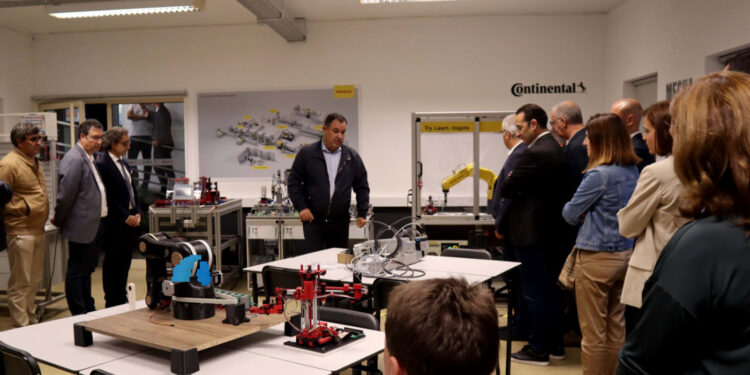 Empresa famalicense patrocina Laboratório